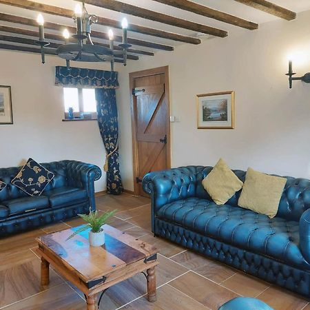 Villa The Old Mill Barn With Hot Tub And Private Use Of Heated Pool Wirral Exterior foto