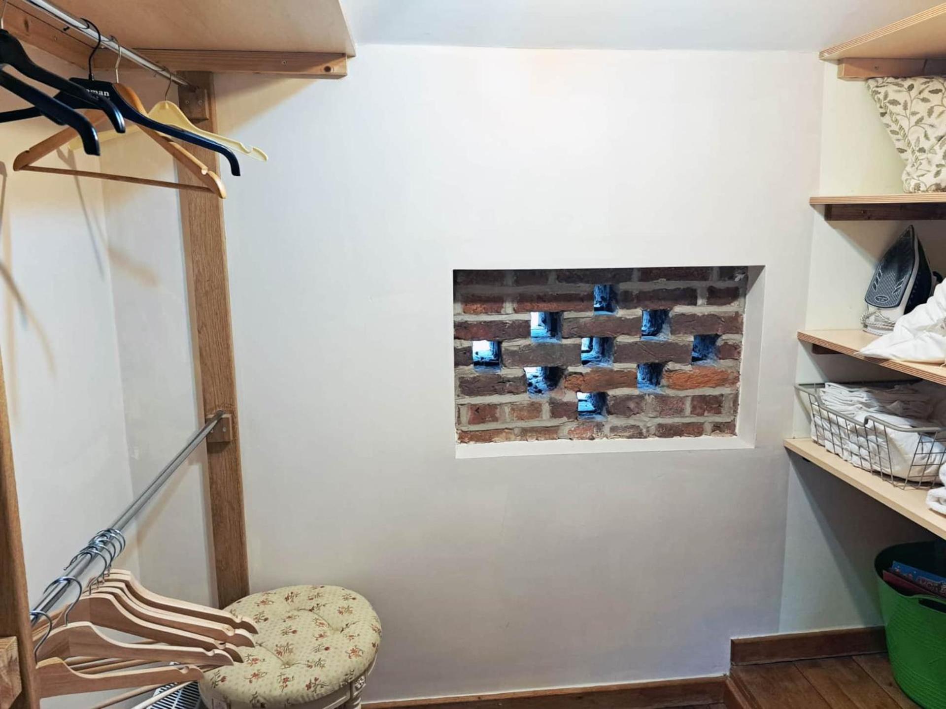 Villa The Old Mill Barn With Hot Tub And Private Use Of Heated Pool Wirral Exterior foto