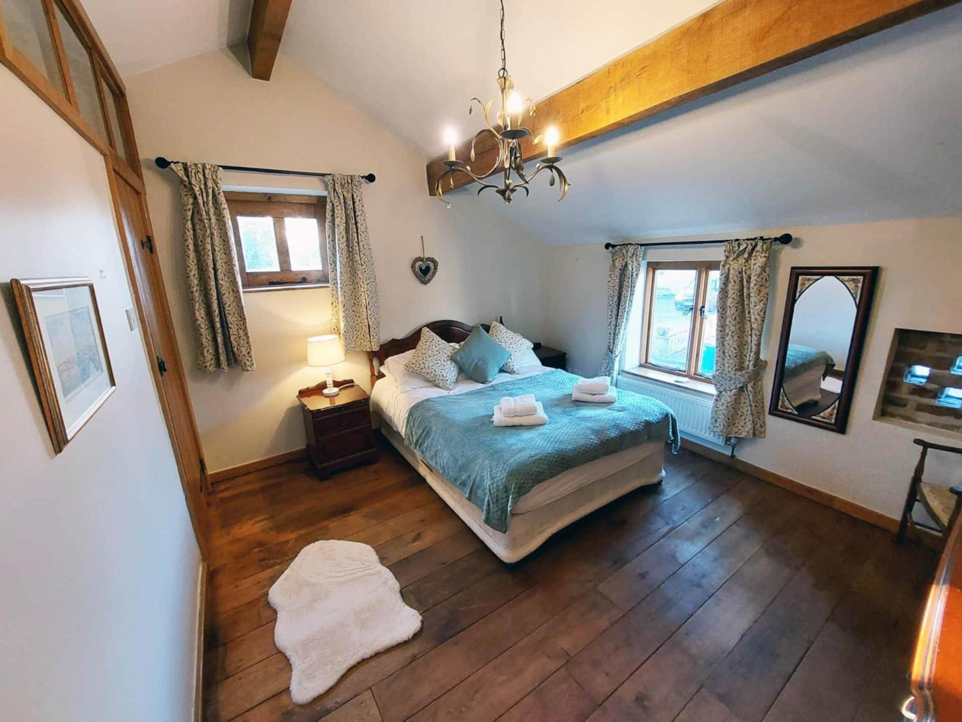 Villa The Old Mill Barn With Hot Tub And Private Use Of Heated Pool Wirral Exterior foto