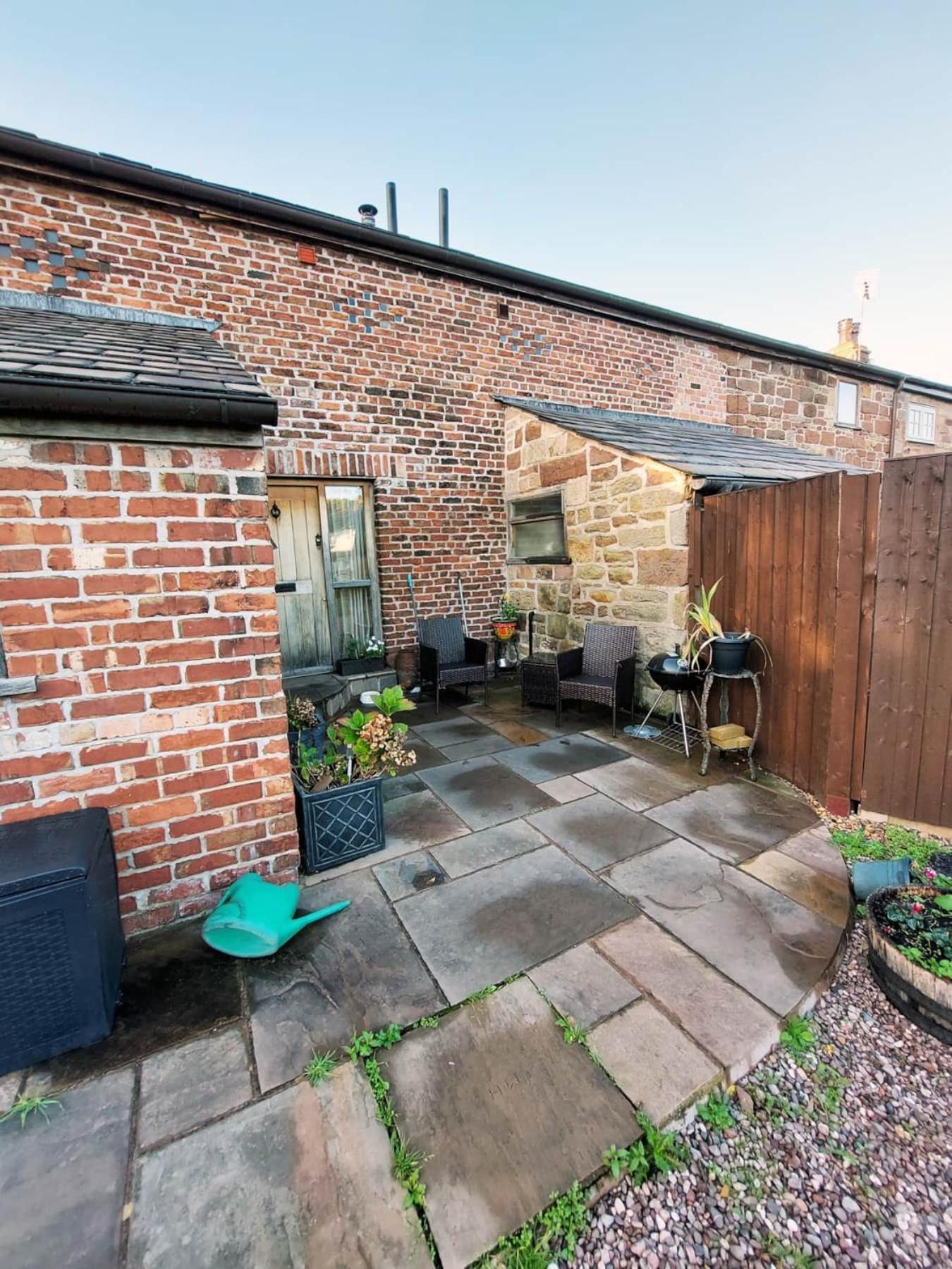 Villa The Old Mill Barn With Hot Tub And Private Use Of Heated Pool Wirral Exterior foto