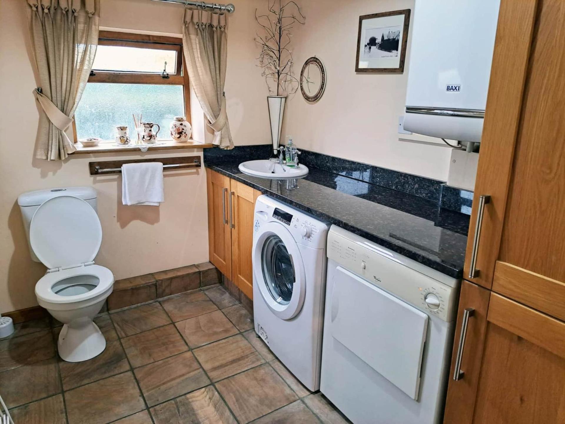 Villa The Old Mill Barn With Hot Tub And Private Use Of Heated Pool Wirral Exterior foto