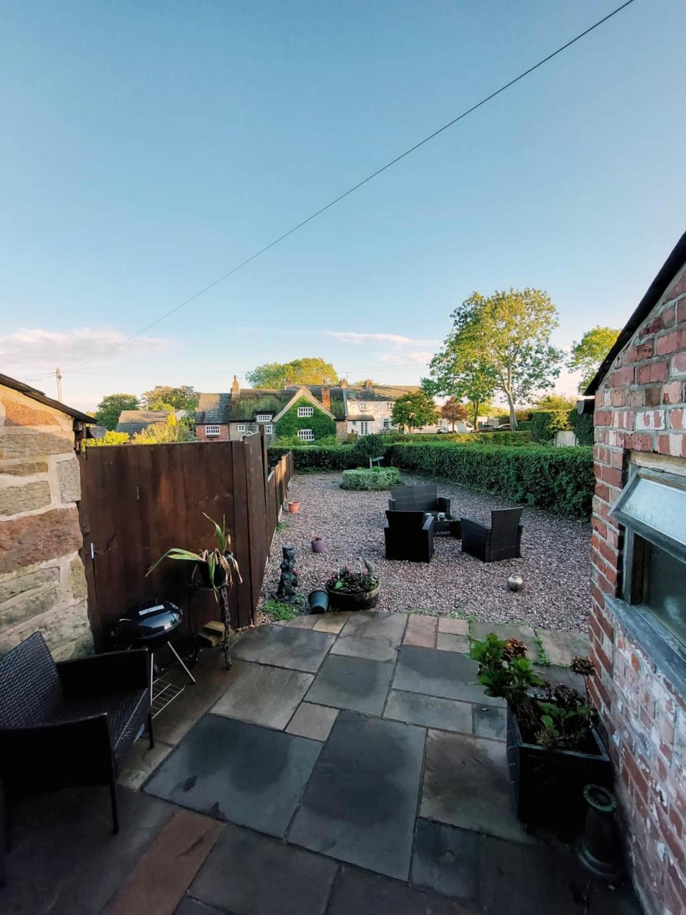 Villa The Old Mill Barn With Hot Tub And Private Use Of Heated Pool Wirral Exterior foto