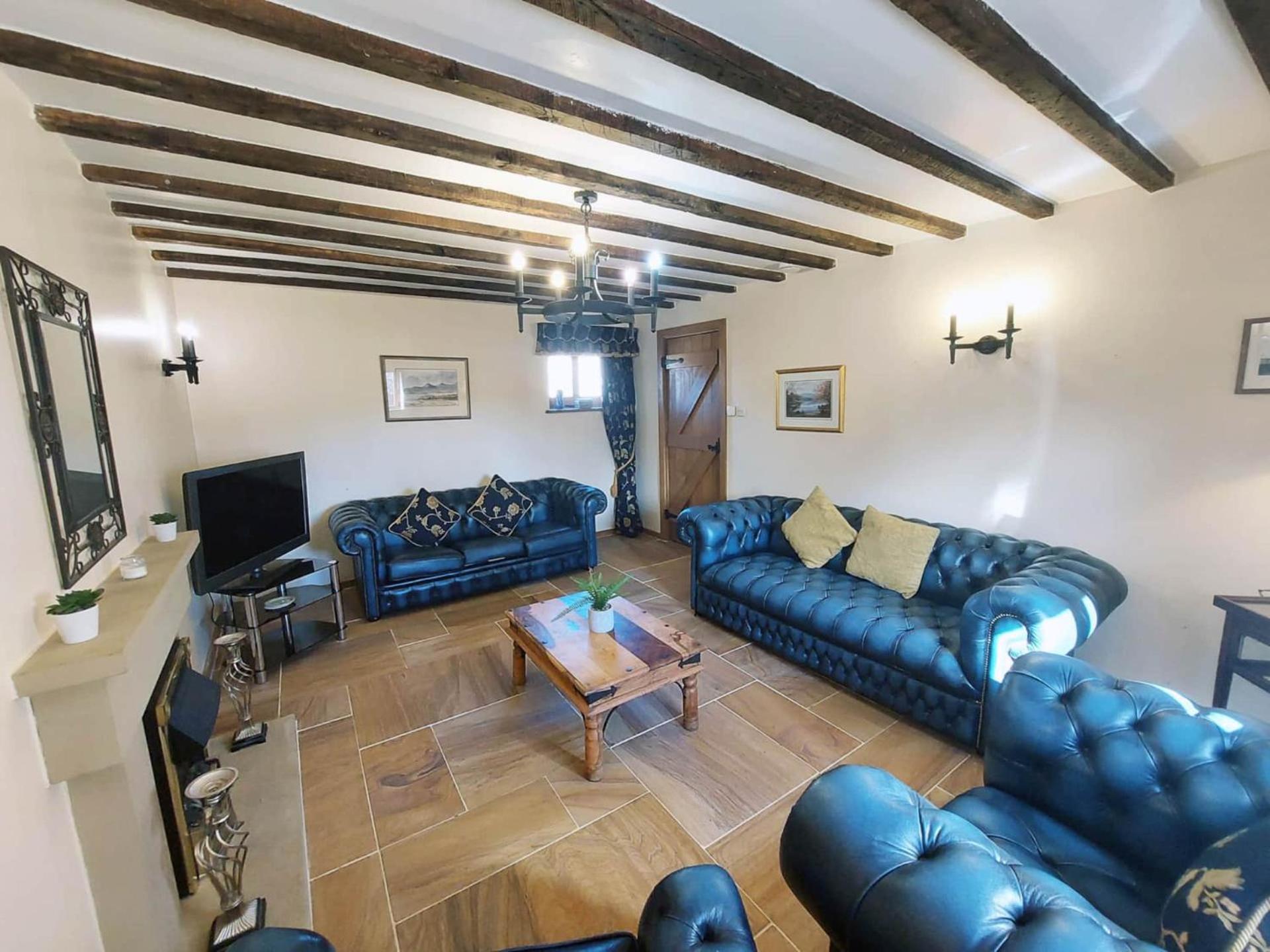 Villa The Old Mill Barn With Hot Tub And Private Use Of Heated Pool Wirral Exterior foto